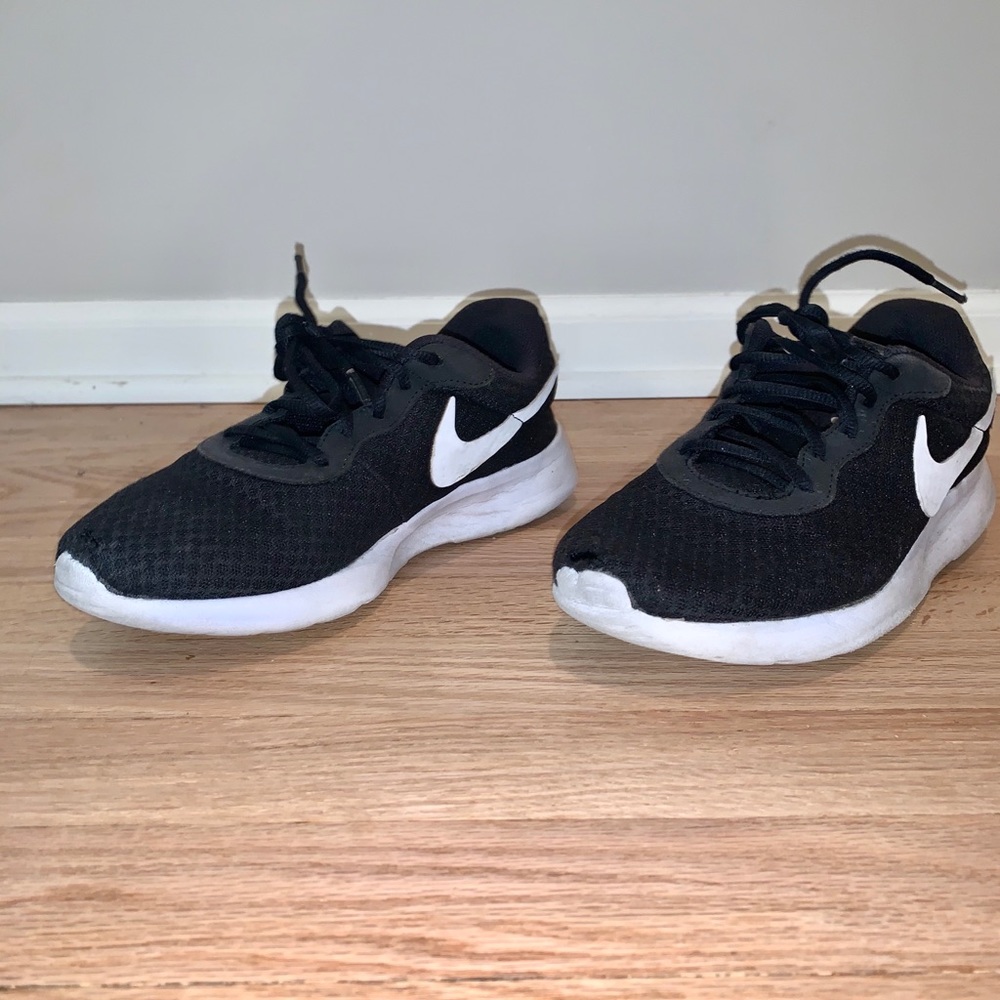 Nike Black Tennis Shoes